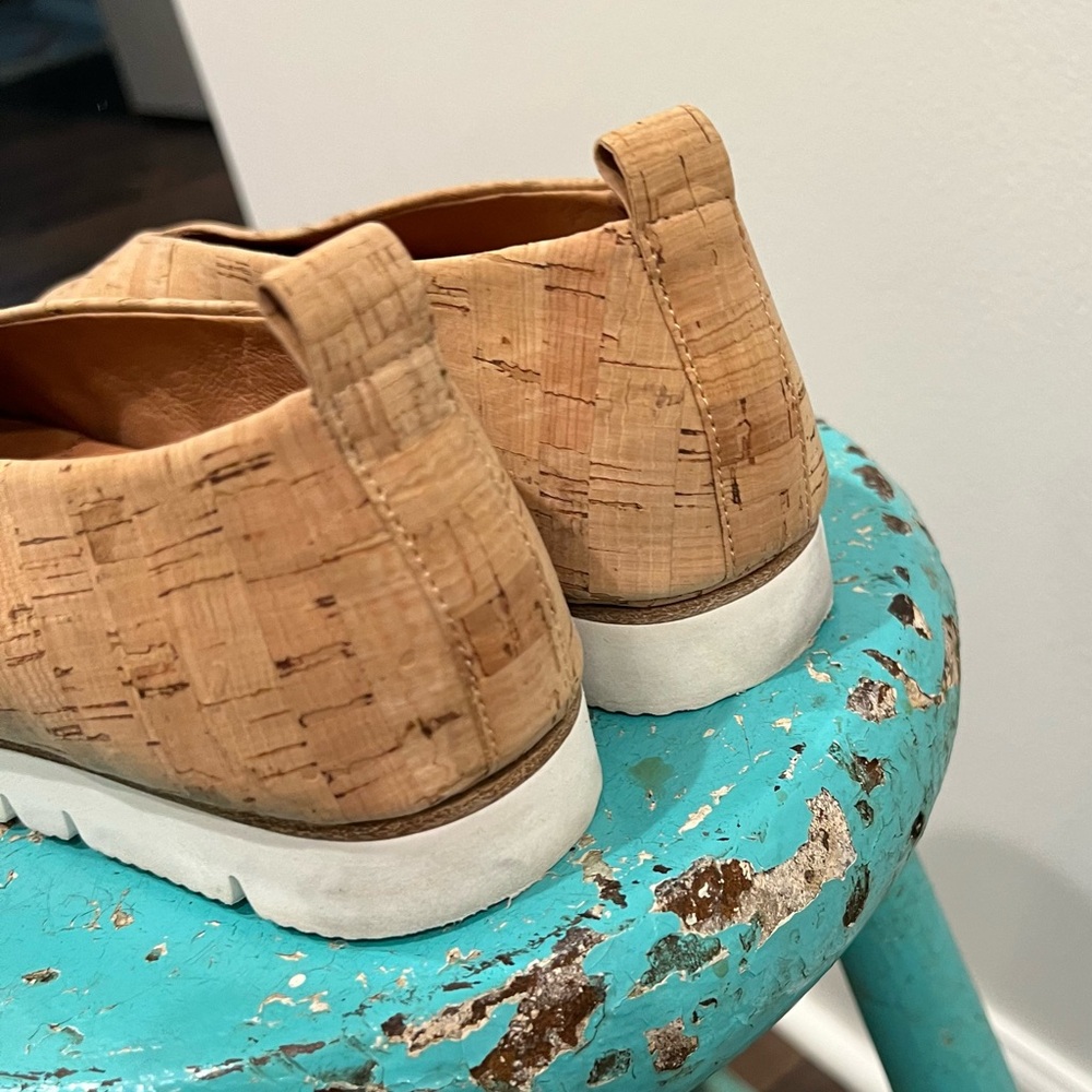 Gentle Souls Tan Flats - Picture 8 of 12